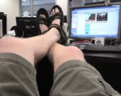 Sandales au travail | Photo par slworking  
