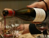 Beaujolais nouveau débarque le 17 novembre. | Photo par Sergey Melkonov,  