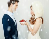 « Oui, mais c’est meilleur quand ce n’est pas la saison »,
répond Sophie (Julie Trépanier) à François (Gilles Poulin-Denis). | Photo par Julie Artacho  