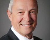 Peter Fassbender, ministre 
de l’Éducation. | Photo de Province of British Columbia

  