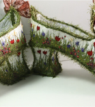 Chaussures brodées signées Nell Burns. | Photo par Nell Burns