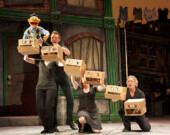 Une scène d’Avenue Q. | Photo par Emily Cooper  