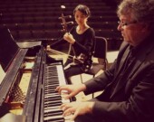 Corey Hamm et Nicole Li de Piano and Erhu Project joueront Who Made the Inch of Grass le 25 mars prochain au Hall Pyatt. | Photo de Piano and Ehru Project  