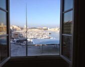 Une fenêtre à Marseille. | Photo par Pascal Guillon  
