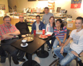 Un café des langues à Baguette & Co sur la rue Main.  
