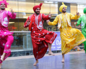 Le bhangra est une danse folklorique du Pendjab qui se pratique au Dance Centre. | Photo de Discover Dance  