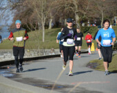 Courir (ou marcher) au profit de l’énergie solaire, c’est ce que proposent de faire Ben West et Mari McMillan le 8 novembre à Stanley Park à l’occasion de la première Great Climate Race. | Photo par Greg Herringer  