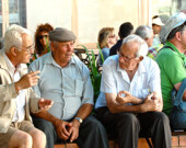 Des ainés francophones en pleine discussion. | Photo par Pedtro Ribeiro Simoes  