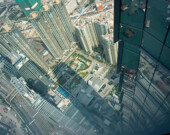 Vue aérienne de la ville de Hong Kong. | Photo par Barbara Willi