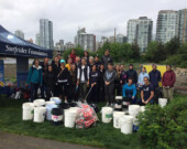 Surfrider Foundation Vancouver est une association entièrement formée par des bénévoles. Ici, photo de groupe après une séance de nettoyage. | Photo de Surfrider Foundation Vancouver
  