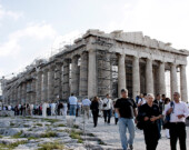 Les touristes à la Parthenon, Athènes. | Photo par Rachel Knickmeyer  
