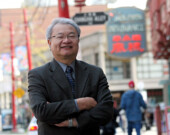 Tung Chan a été adjoint au maire Gordon Campbell pendant le dernier mandat de celui-ci. | Photo de Tung Chan (www.tungchan.com)  