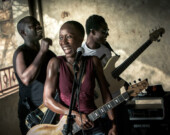 Rokia Traoré crée un espace musical contemporain qui exprime avec clarté 
la réalité de son pays d’origine. | Photo par Danny Williams  