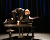 Thomas Monckton en spectacle. | Photo par Juho Rahija  