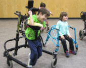 « Danser, c’est comme parler en silence. C’est dire plein de choses sans dire un mot », Yuri Buenaventura. | Photo de Cerebral Palsy Association of BC  
