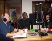 Dans l’ordre habituel : Marc Guigère, animateur; Yaya Doumbia, directeur de l’ARCOT et Josée Thibault. | Photo de Ronald Tremblay  