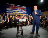 « Monsieur Horgan, soyez audacieux, vous avez encore quinze jours pour mettre davantage de couleur à votre campagne. » | Photo de BC NDP  