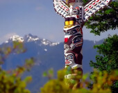 Les totems, témoignages de la présence des Premières Nations à Vancouver. | Photo par David Ohmer  