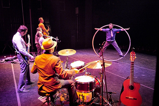 Les Parfaits Inconnus font le show. | Photo des Parfaits Inconnus  