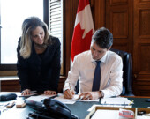 Chrystia Freeland, ministre des Affaires étrangères en compagnie de Justin Trudeau, Premier ministre du Canada.  