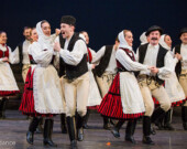 Une époque bouillonnante dansée sur scène. | Photo de Massey Theatre  