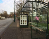 Des photographies des pots sont affichées dans différents abribus de Vancouver. | Photo par Anna Vugier  