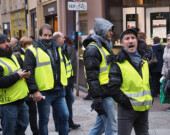 Les gilets jaunes en action.  