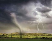 Le monde de la nature n’est pas parfait. Il y a des tornads et des éclairs, par exemple.  