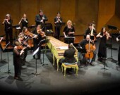 Les musiciens de l’orchestre Victoria Baroque. | Photo par Jon-Mark Wiltshire  