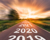 « L’an est là. Quel élan ! 2021, enfin te voilà : à l’heure, comme toujours. »  