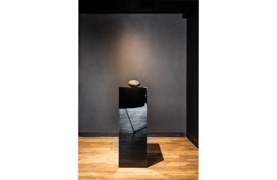Tsēmā Igharas, Black Gold, 2019. | Photo par Katy Whitt  