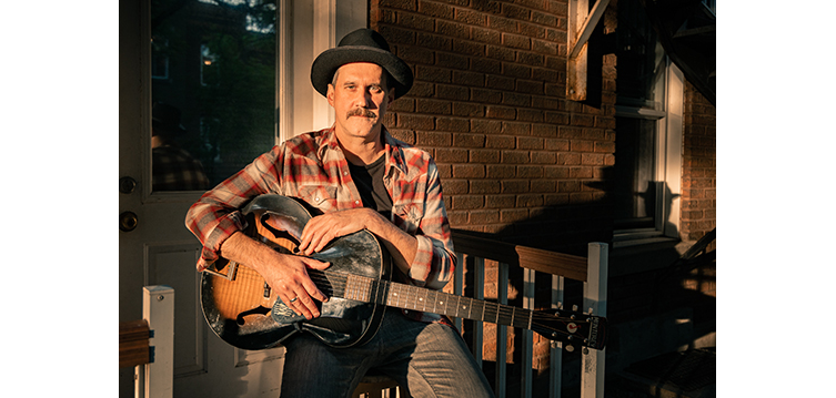Joseph Edgar, un artiste
multidisciplinaire acadien. | Photo de Joseph Edgar  