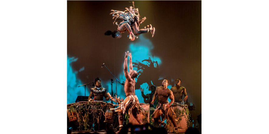Kalabanté : Afrique en Cirque met en scène la vie africaine au quotidien, une vie du « dehors ». | Photo de Kalabanté  