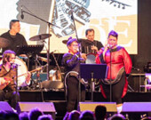Caroline Novalinga et Lydia Etok, toutes deux chanteuses de gorge,
font partie d’Oktoécho. | Photo de Sound of Dragon  