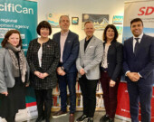 De gauche à droite : Mme Mylène Letellier, directrice-générale de la SDÉ, Mme Ginette Petitpas-Taylor, ministre des Langues Officielles au Canada, M. Damien Hubert, directeur général, Alliance Française de Vancouver, M. Casey Edmunds, directeur général, Société francophone de Victoria, Mme Céline Sauvage, présidente de la SDÉ et M. Taleeb Noormohamed, député fédéral de Vancouver-Granville. | Photo de Marc Béliveau  