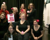 Des participantes à la pièce de théâtre Monologues du vagin  