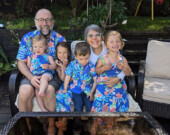Gilles et Gloria Viaud avec leurs futurs francophones, Belén, Lalia, Orion et Amaya
(Crédit : Gilles Viaud)  