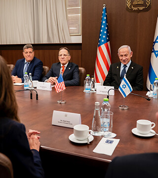 Le premier ministre israélien Benjamin Netanyahou lors d’une rencontre avec des officiels américains | Photo de Department of Homeland Security