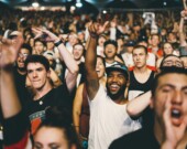 Statistique Canada indique que les personnes racisées de moins de 45 ans, hommes ou femmes, sont les plus touchées par la discrimination, avec des taux plus élevés parmi les membres de la communauté LGBTQIA+
| Unsplash, Nicholas Green  