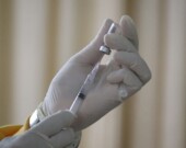 Josie Osborne, ministre de la Santé, annonce que les changements au programme de vaccination du virus du papillome humain s’inscrivent dans le plan d'action de lutte contre le cancer en C.-B. | Unsplash, Mufid Majnun  