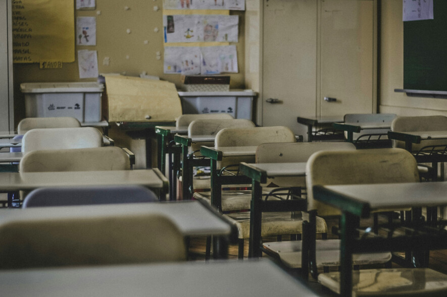 Des partenaires du Conseil scolaire francophone de la Colombie-Britannique aimeraient voir plus de consultations à propos de la cause judiciaire menée par celui-ci. Photo : Feliphe Schiarolli – Unsplash  