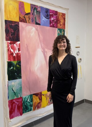 Laurence Belzile, artiste québécoise installée à Vancouver depuis 3 ans, apprécie la cohabitation au sein des studios de l'Alliance française