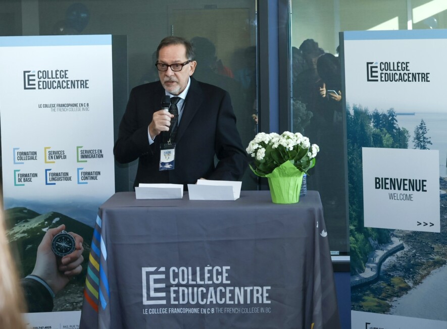 Yvon Laberge, président et directeur général du Collège Éducacentre, lors de son discours d’ouverture.  