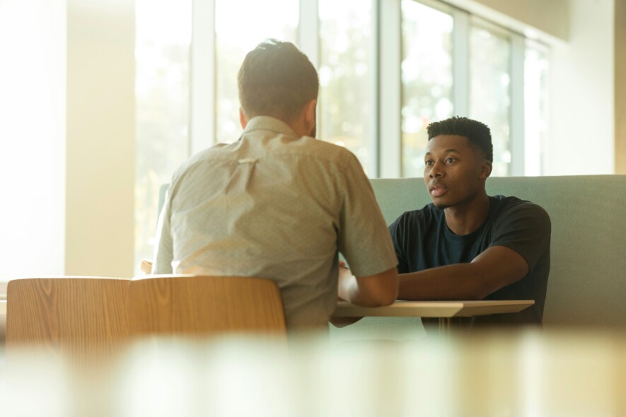 Emploi CB soutient les francophones de la province dans leurs démarches d’emploi grâce à un accompagnement personnalisé | Unsplash, LinkedIn Sales Solutions  