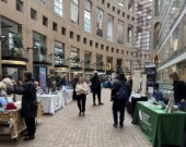 Une vingtaine de kiosques représentaient les organismes et associations qui font vivre la francophonie en Colombie-Britannique.  