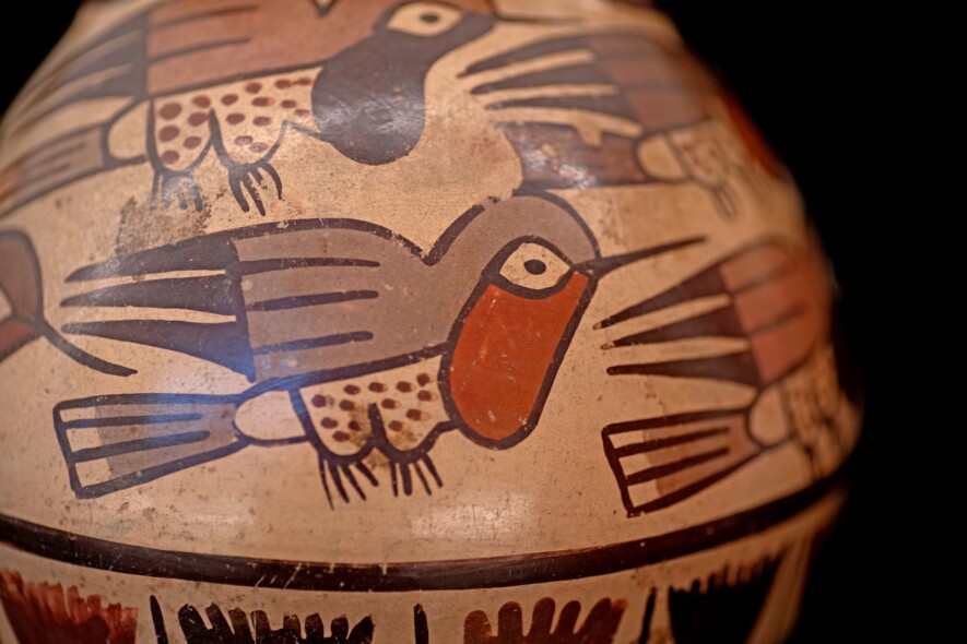 Hummingbird bottle. Bottle. Peru: Ica. Early Nasca, 100 B.C.E.-400 C.E. MOA Collections 2990/250. Photo by Joshua Doherty.  