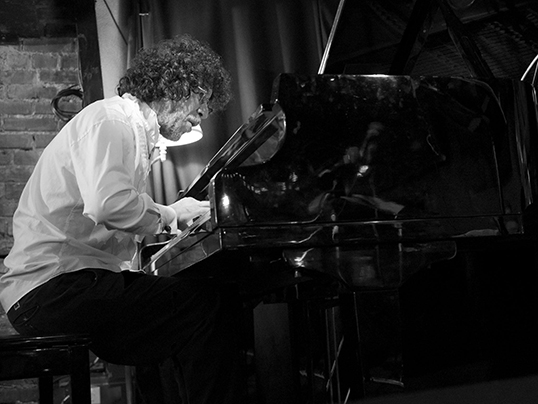 Le pianiste de jazz canadien Bruno Hubert se produira lors d’une soirée unique à l’Alliance Française de Vancouver. | Photo : courtoisie  