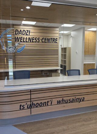 Les communautés autochtones de Nak’azdli, Tl’azt’en et Binche, situées près de Fort St. James, disposent désormais d’un centre de santé dédié aux Premières Nations | Dadzi Wellness Centre  