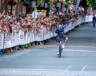 Le 8 juillet, Cambie Street et Water Street vibreront au rythme du Gastown Grand Prix pour une journée sportive mémorable. | Photo par Scott Robarts Photography  