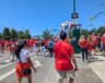 Des supporters de l'équipe canadienne se rassemblent devant Science World à Vancouver | Courtoisie  